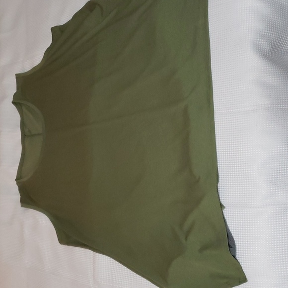 Bobbie Brooks & Terra & Sky Tank Tops.  Both are Size 3X and in EUC. - Picture 7 of 12